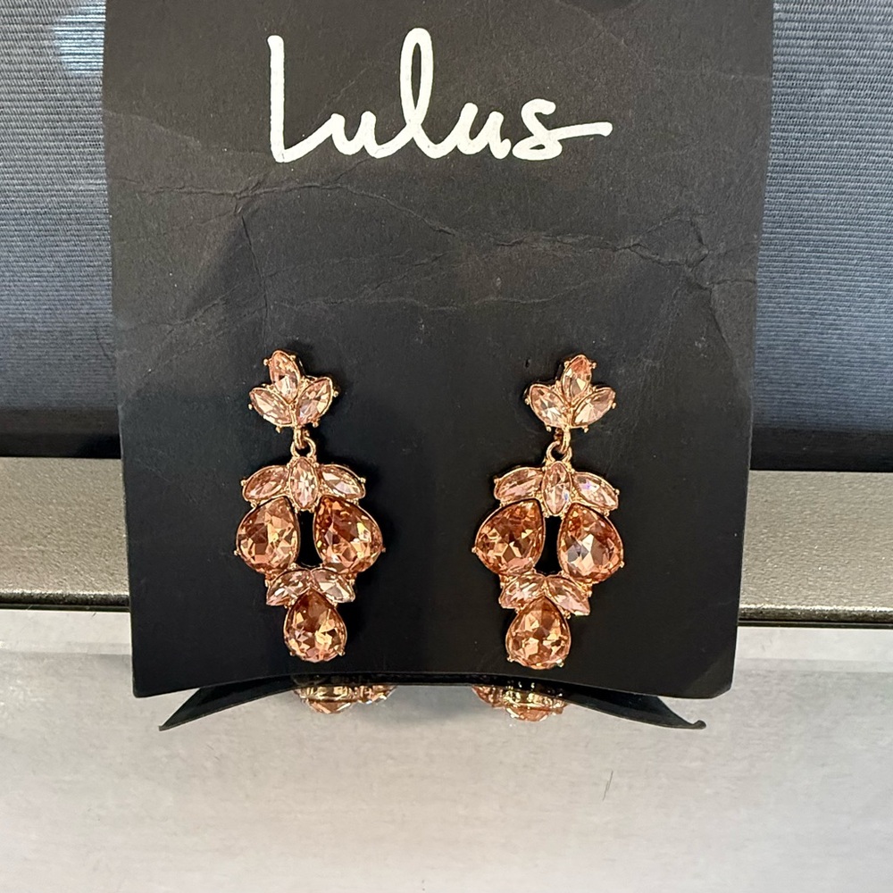 Lulu's Elegant Peach and Gold Earrings